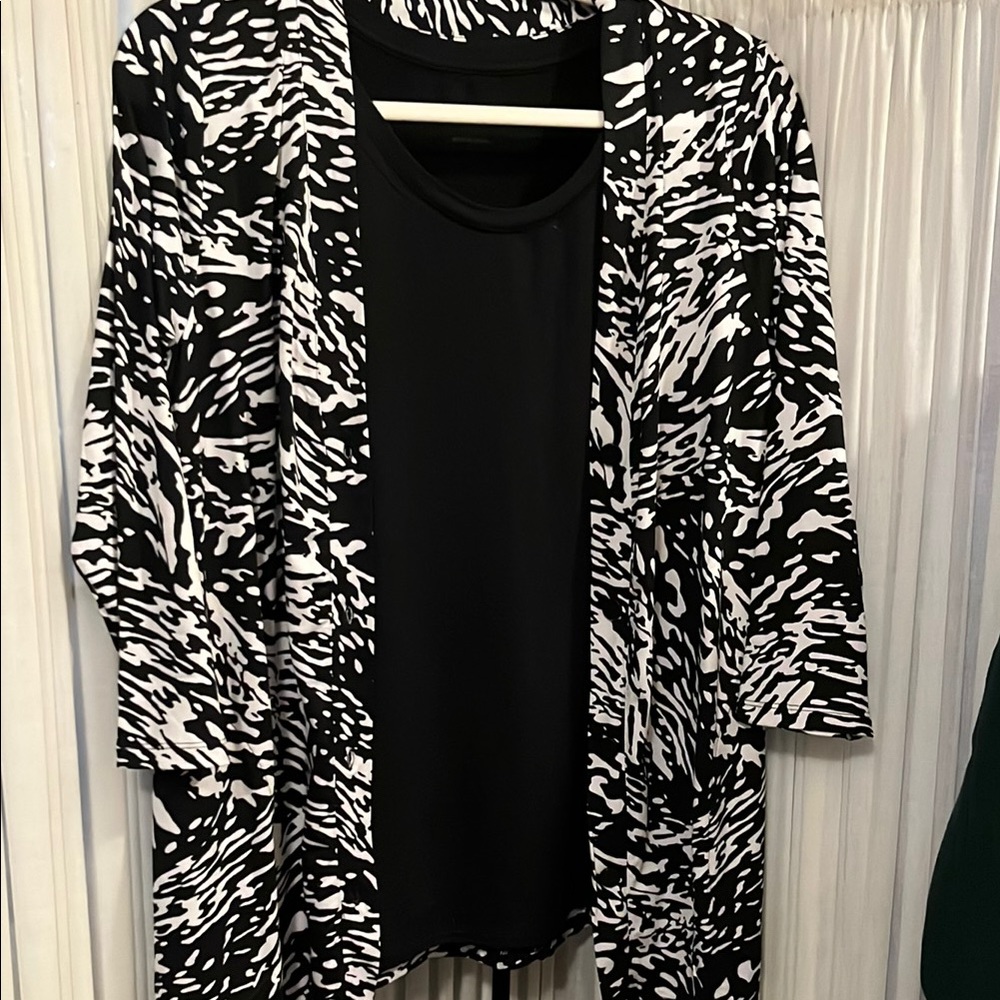 Black and White Patterned Cardigan with Solid Black Tank💞
